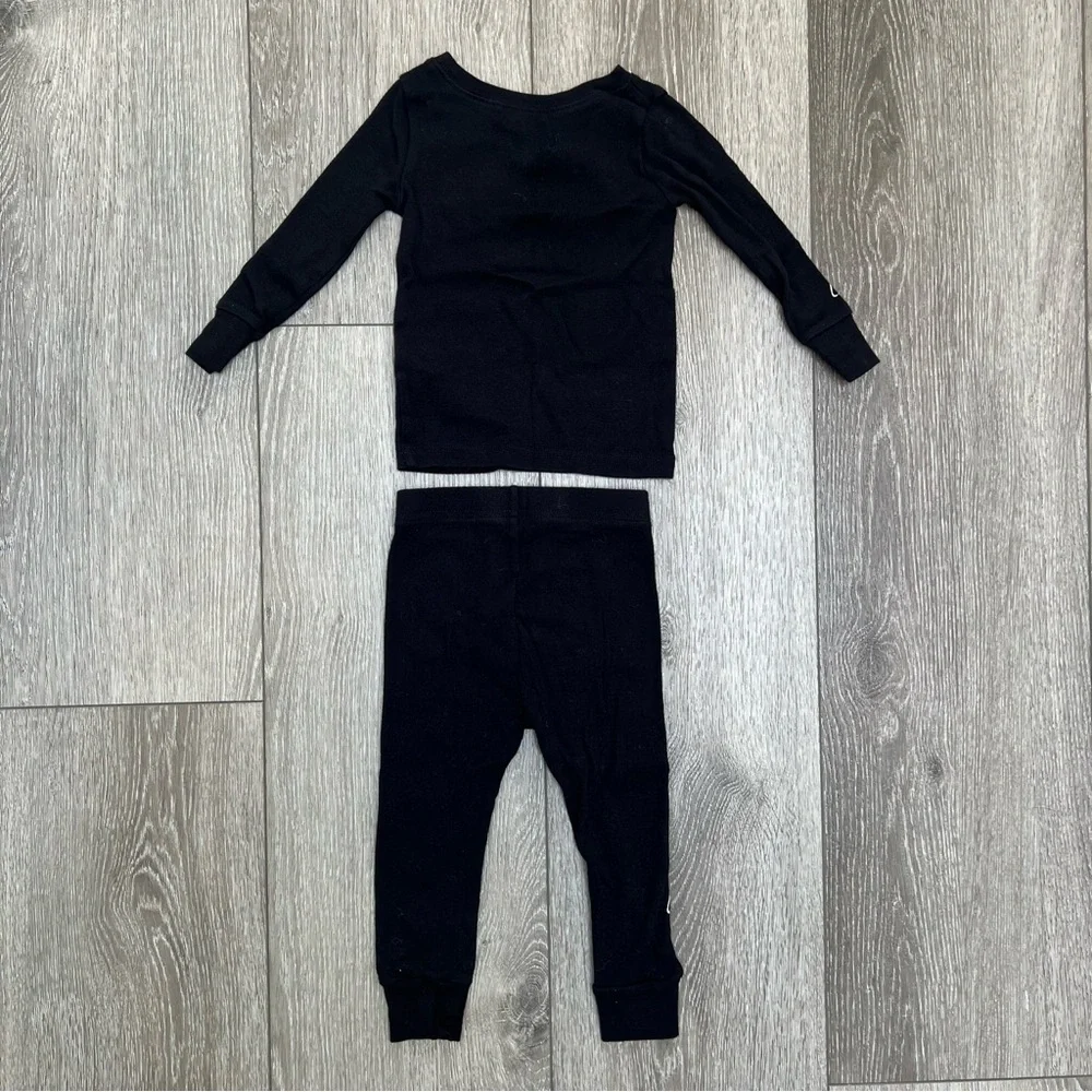 OLD NAVY 2PC SKELETON HALLOWEEN GLOW IN THE DARK PAJAMA SET 18-24MO